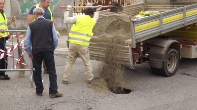 UNA VORAGINE SI APRE IN VIA XXIX MAGGIO - LegnanoNews